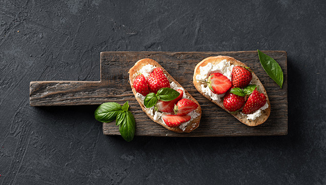 Strawberry and cream cheese toast